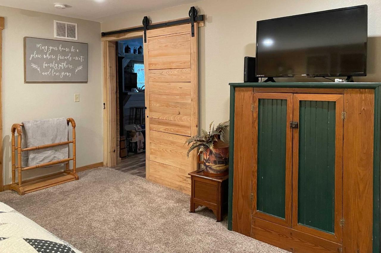 Quiet Hollister Cabin Walk To Lake Taneycomo Bagian luar foto